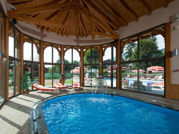 Neige et Roc Pool